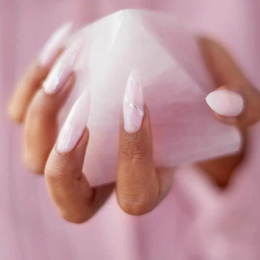 8 Essential Crystals for Love & Romance